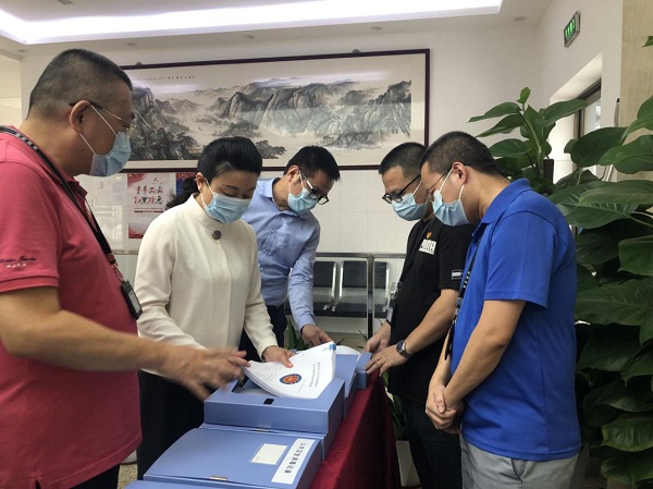 1-市民政局党组书记、局长熊瑛带队到宝安区检查民政服务机构疫情防控和安全生产工作.jpg