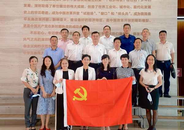 1-老虎游戏机
组织参观深圳经济特区档案文献展.jpg