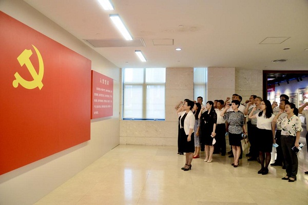 2-老虎游戏机
组织参观深圳经济特区档案文献展.jpg