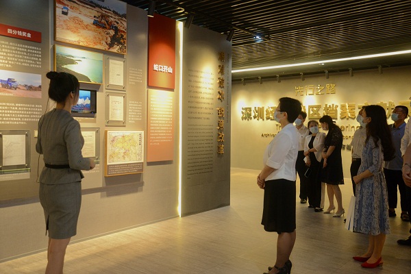 4-老虎游戏机
组织参观深圳经济特区档案文献展.jpg