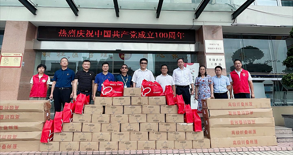 3-市民政局党组成员、副局长陈文清带队到石岩街道看望慰问老党员.png
