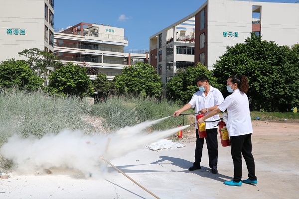 1参训人员实操学习.jpg