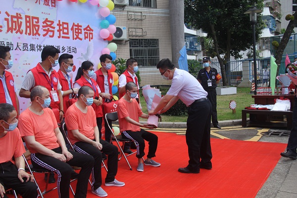 1-深圳市救助管理站“6&bull;19”开放日活动暨寻亲成功受助人员集体护送返乡活动圆满举行.jpg