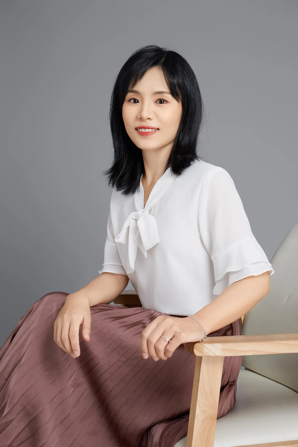 高级社工师 李辉芳.png